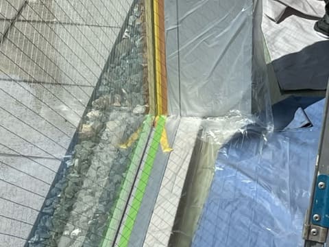 窓枠と窓下を再養生